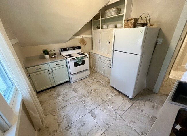 Building Photo - 3374 S Indiana Ave