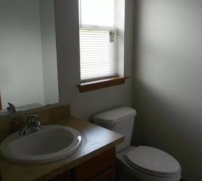 Foto del edificio - 3bd 2 1/2ba Home With garage