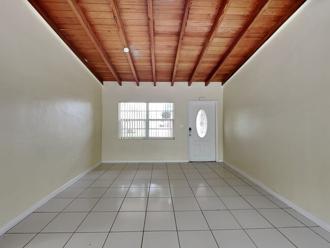 Foto del edificio - 3421 Charleston Blvd