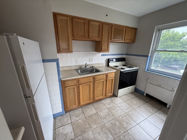 Building Photo - Mt Airy Horseshoe Apartments