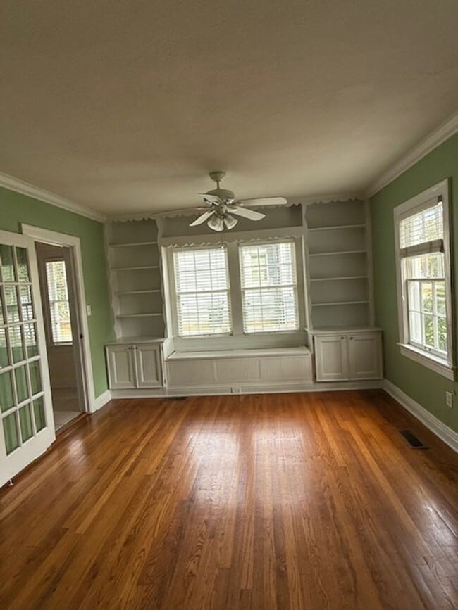 Building Photo - Commercial or Residential