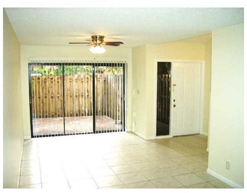 Primary Photo - 330 City View Dr