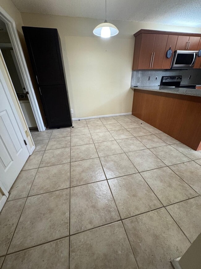 Foto del edificio - 730 NW 98th Cir