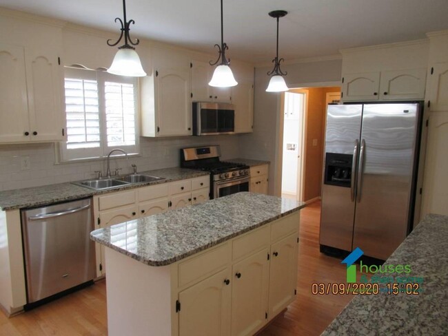 Foto del edificio - 230 W Silverleaf St.