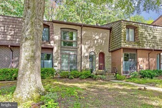 Building Photo - 10927 Deborah Dr