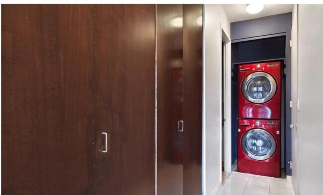 Foto del edificio - 301 W 57th St
