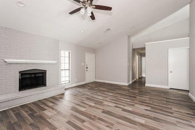Building Photo - 2303 Villanova St