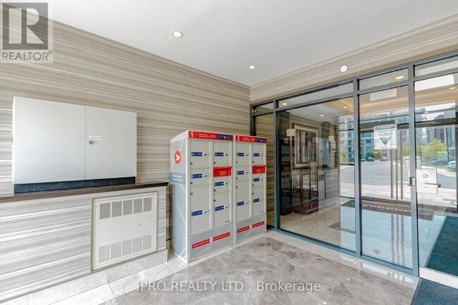 Building Photo - 101-101 Shoreview Pl