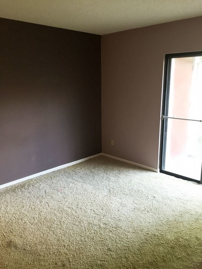 Building Photo - 8453 Long Meadow Cir N