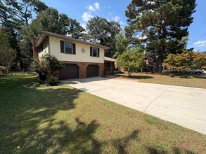 Building Photo - 11206 Woodcrest Dr SE