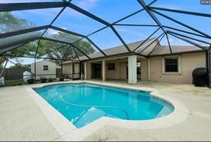 Building Photo - 329 SE Oakridge Dr