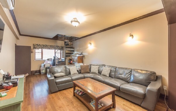 Interior Photo - 34-55 Vernon Blvd