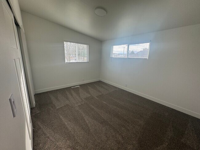 Building Photo - 2171 W Kirkham Way