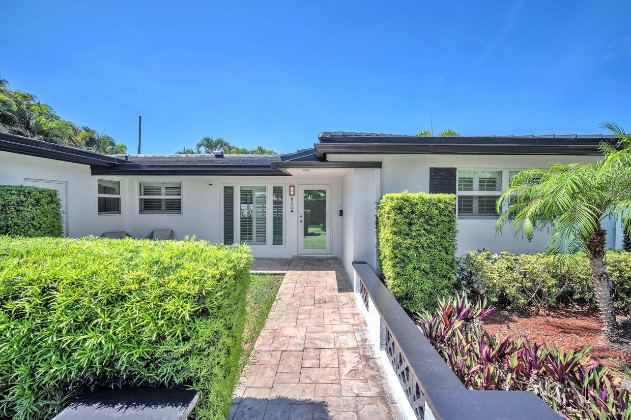 Primary Photo - 850 W Camino Real