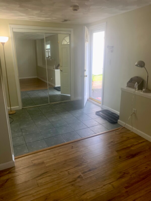 Building Photo - 61 Castle Cir