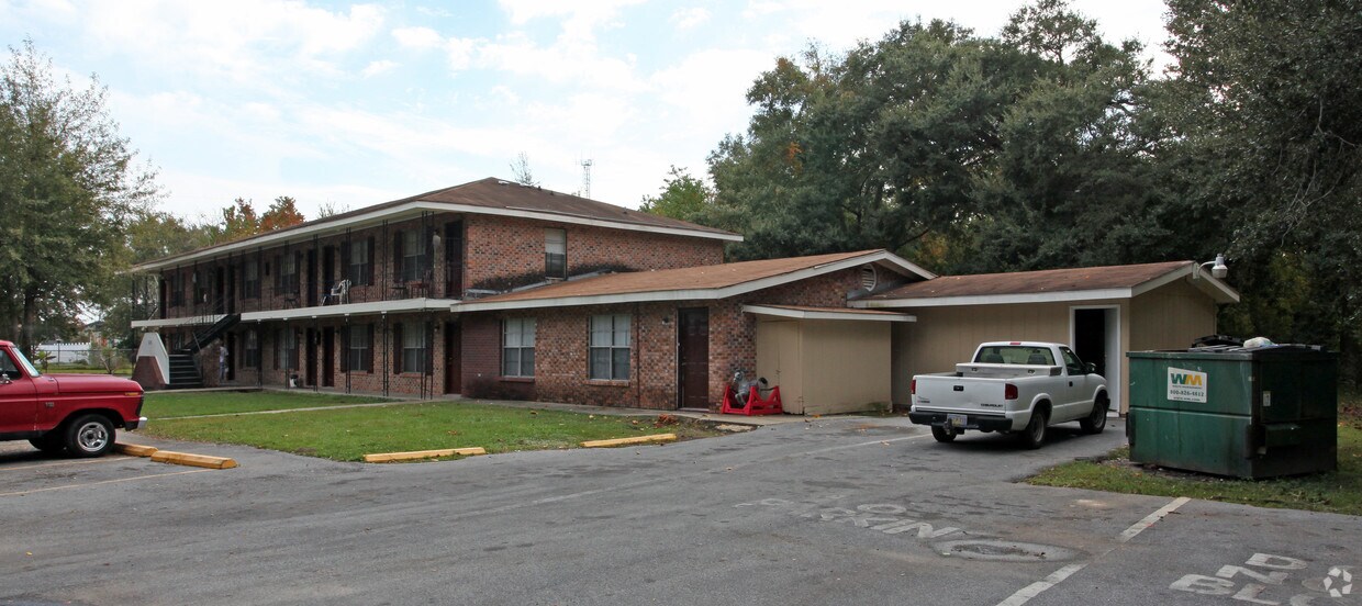 Primary Photo - 1115 Agnes St