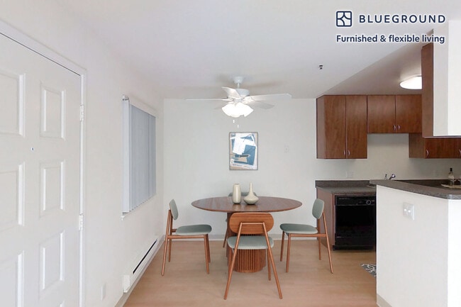 Foto del edificio - 1600 Villa St