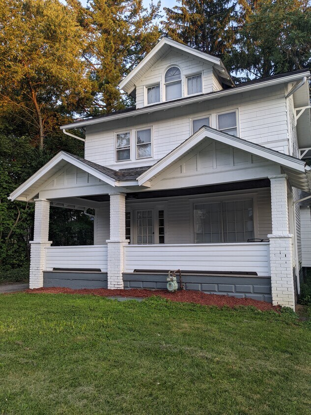 318 E Sheridan Ave, New Castle, PA 16105 House Rental in New Castle