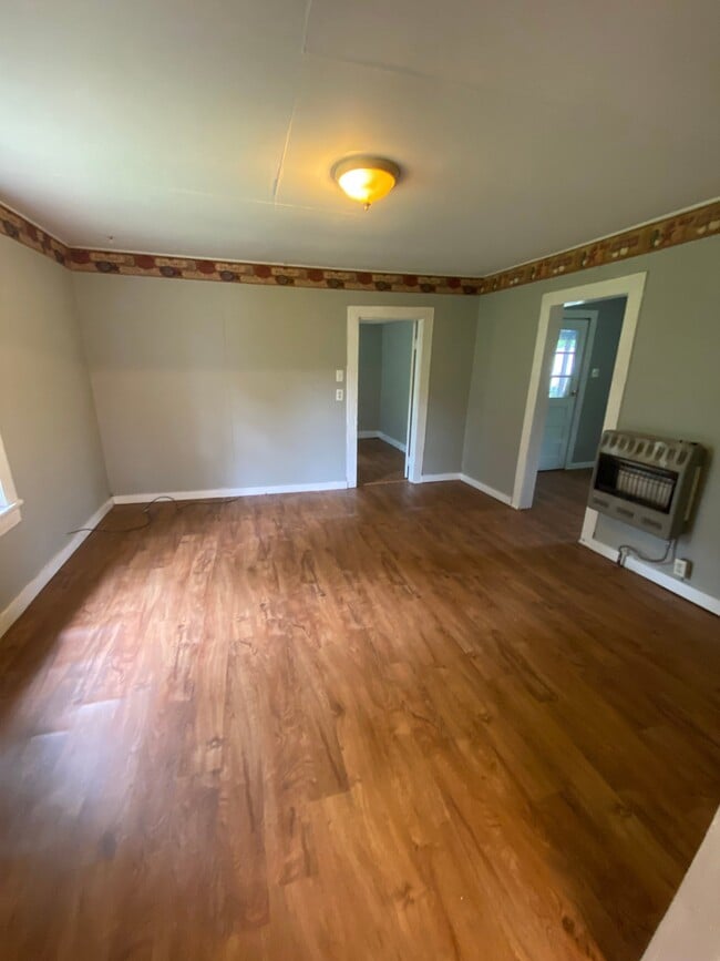 Building Photo - 126 Lakeview Dr