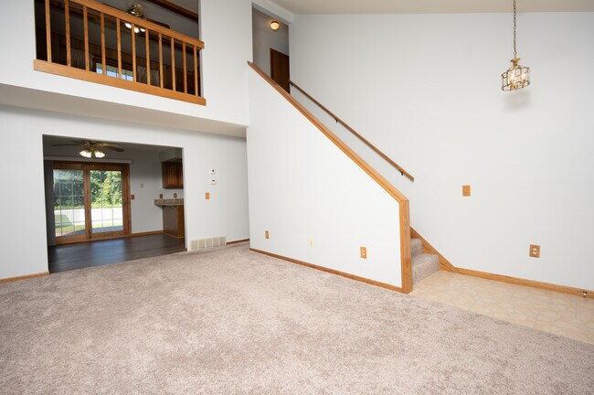 Building Photo - 745 Plainfield Court
