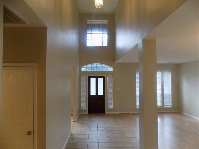 Building Photo - 23014 Eastgate Village Drive