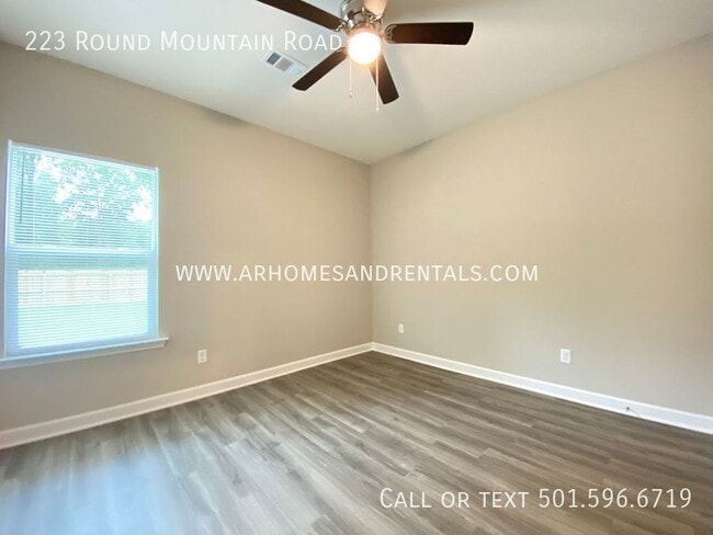 Building Photo - 223 Round Mountain Road | $1995 | 4 beds, ...