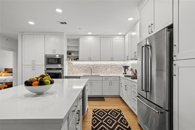 Building Photo - 900 S 1st St