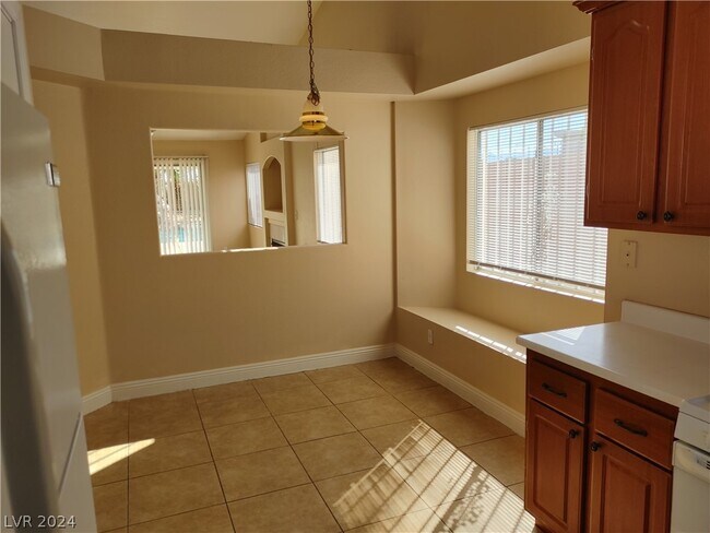 Building Photo - 1613 Crystal Chimes Dr