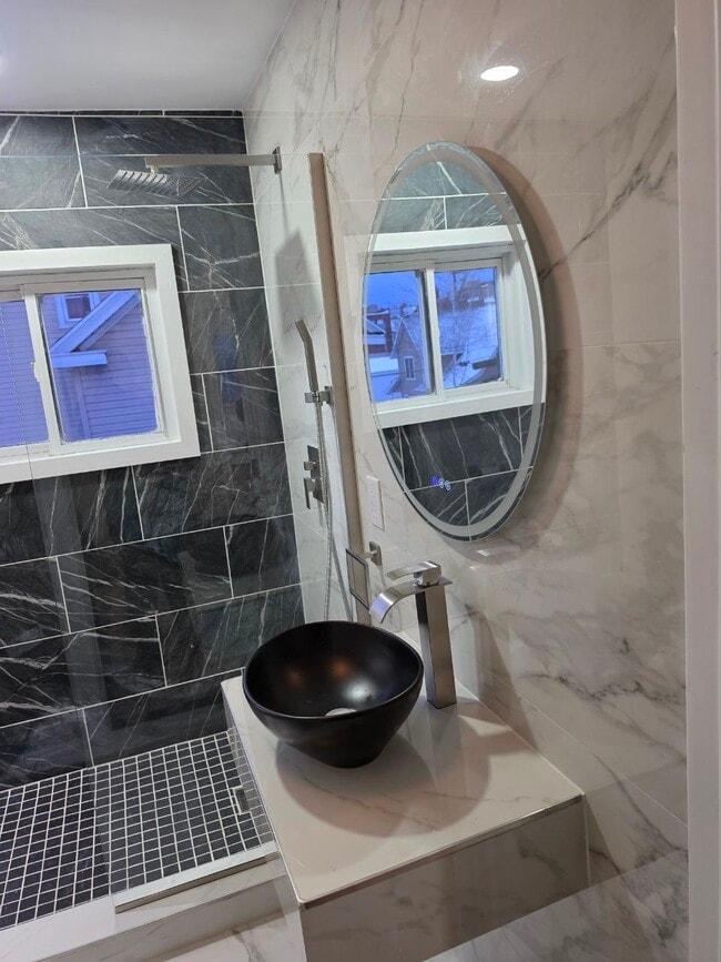 Building Photo - 100 N Pine St