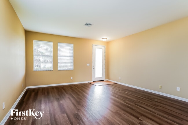 Foto del edificio - 16092 Badalona Dr