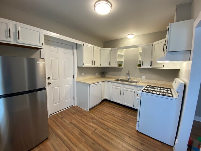 Cocina - 122 S McHenry Ave
