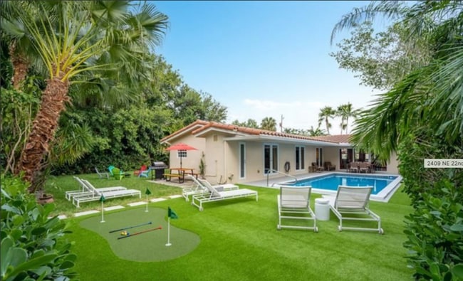 Building Photo - 2409 NE 22nd Terrace