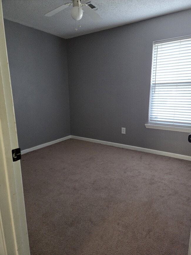 Building Photo - 182 Sequoia Cir