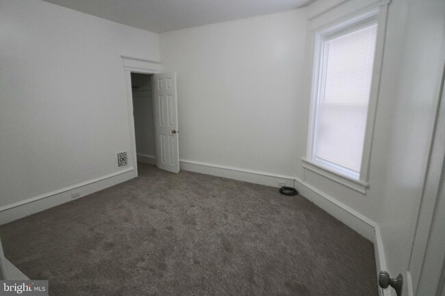 Building Photo - 622 Erie St