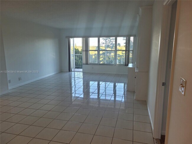 Foto del edificio - 10777 W Sample Rd