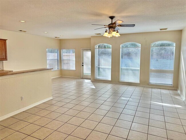 Foto del edificio - 15247 Henderson Point Dr