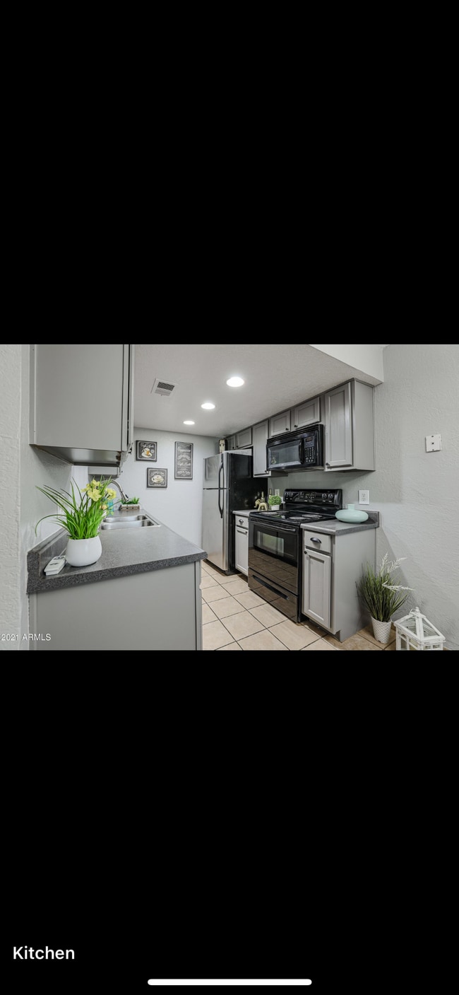 Building Photo - 3402 N 32nd St