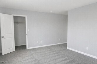 Building Photo - 1130 Scarlet Sparrow St