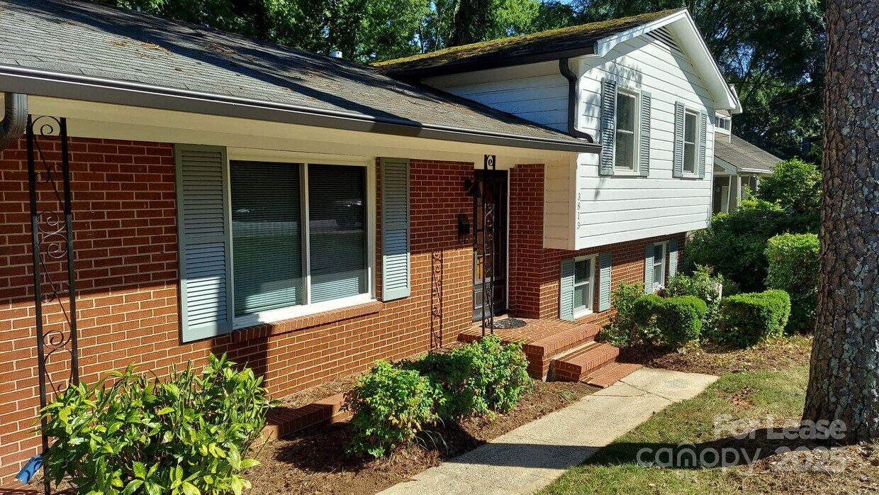 Primary Photo - 3813 Selwyn Ave