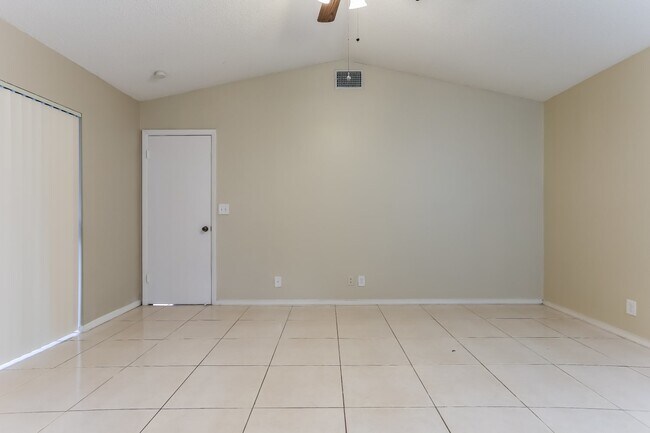 Foto del edificio - 4661 NW 66th Dr