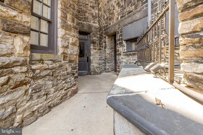 Building Photo - 1714 Park Ave