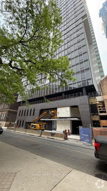 Building Photo - 771-2771 Yonge St