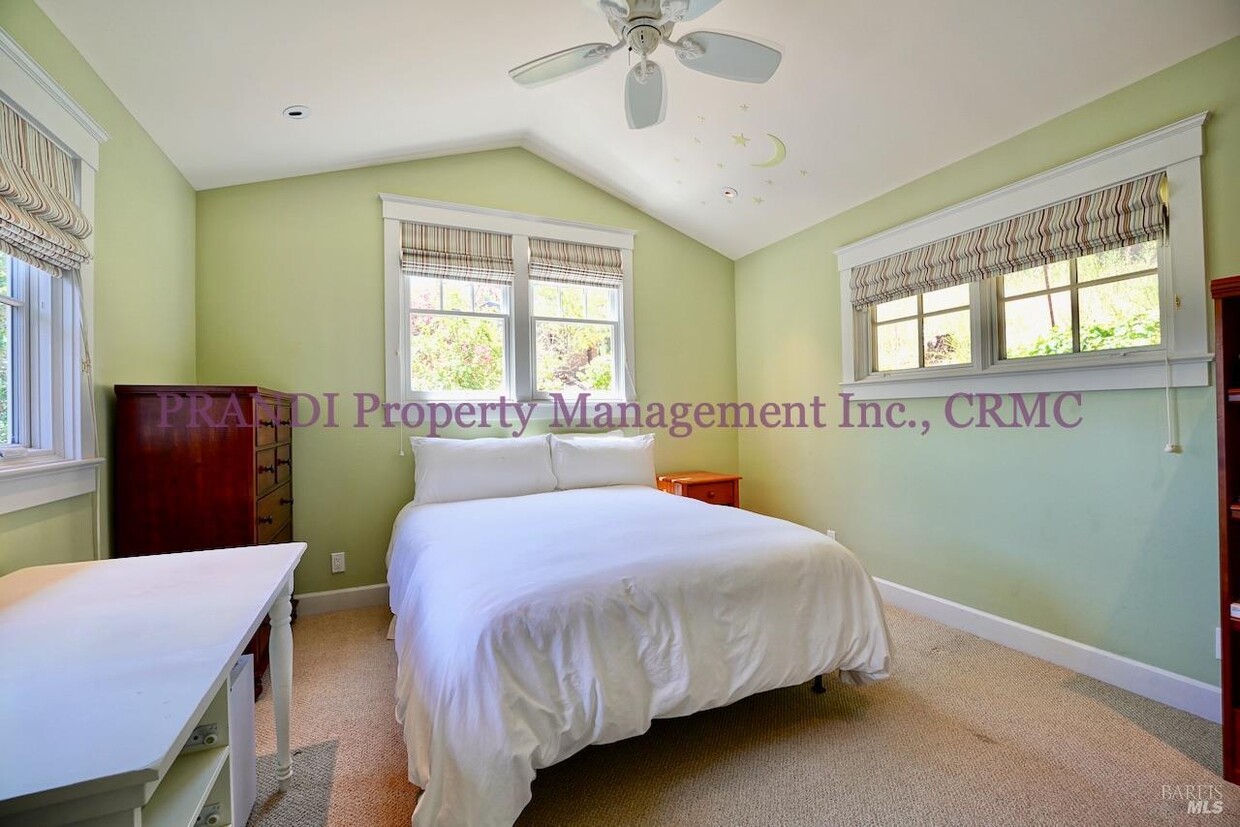 Foto principal - 422 Live Oak Dr