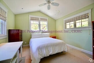 Building Photo - 422 Live Oak Dr