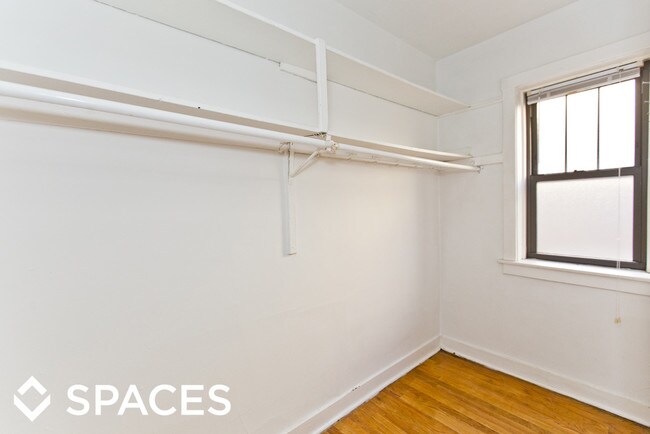 Building Photo - 2237 N Bissell St