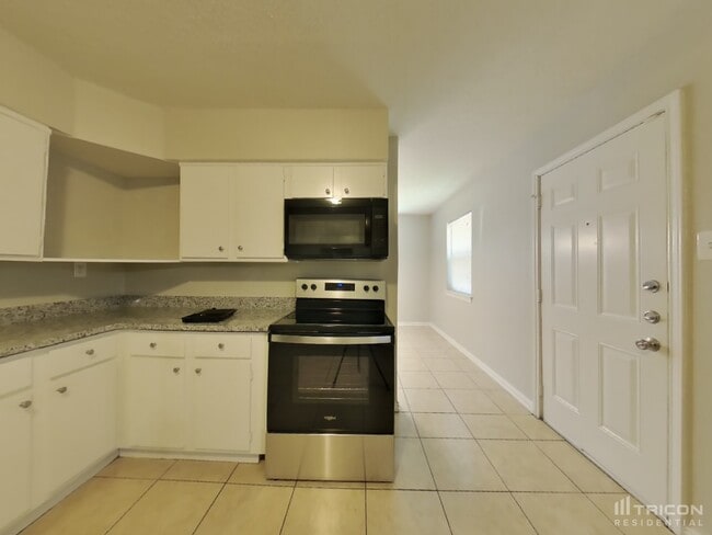 Building Photo - 930 Liberty Dr