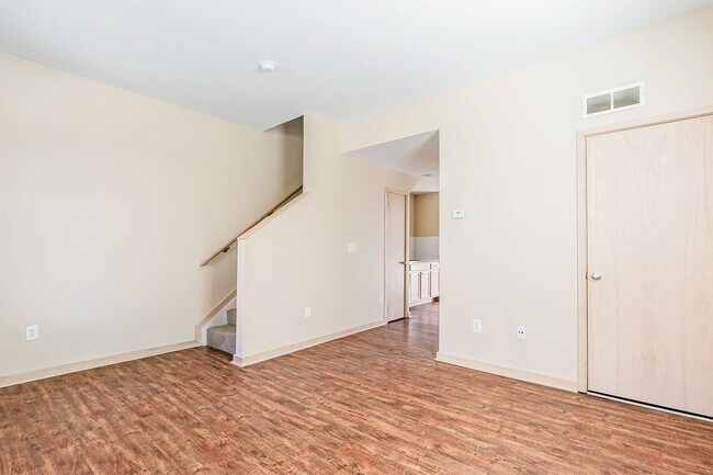 Foto del edificio - New Village Homes & Whitney Young Townhomes