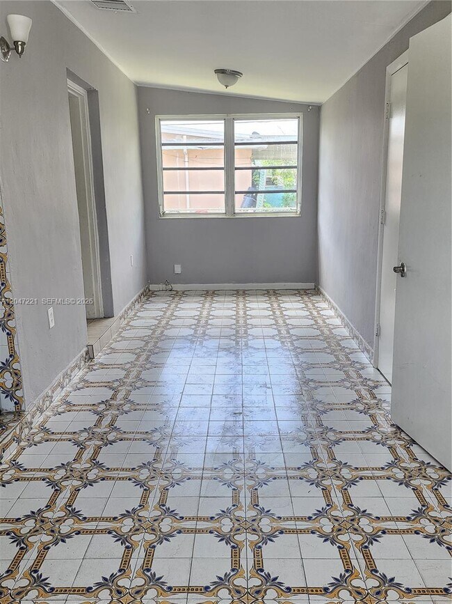 Building Photo - 4100 SW 36th St