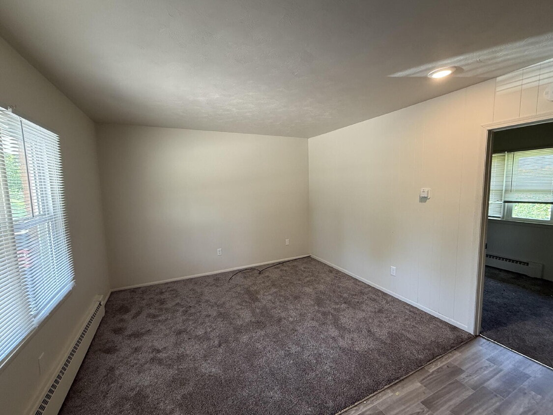 Primary Photo - 1BR Utilities Included!