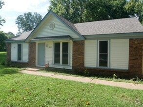 Building Photo - 3635 Pembrook Dr